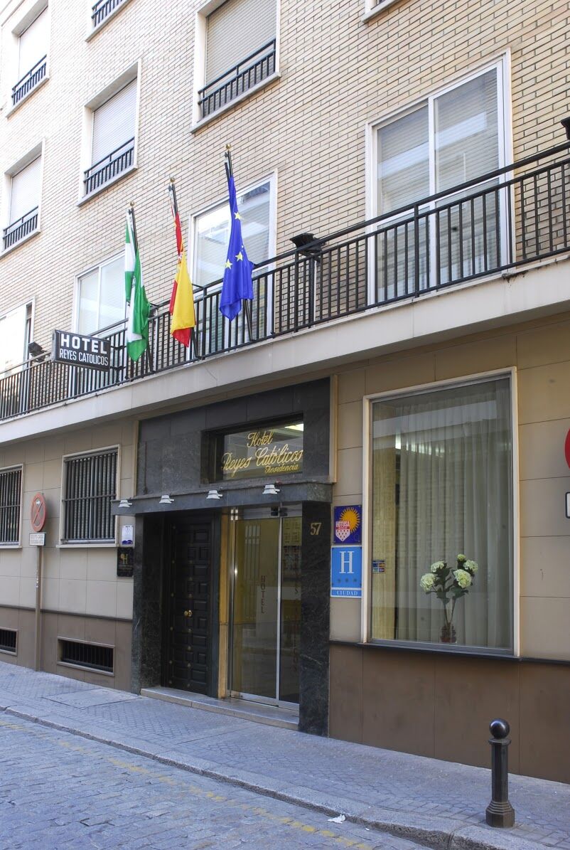 Reyes Catolicos Hotel